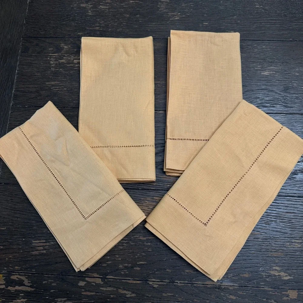 POTTERY BARN Hemstitched Dinner Napkins 4 Piece Linen Cotton Blend in Amber NEW